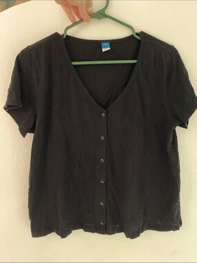 Old Navy Black V-Neck Button-Down Short Sleeve Crop Top
